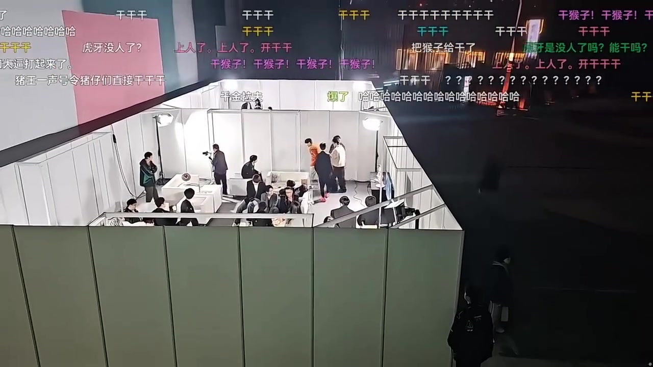 魔怔了？AJ看到Doinb穿红色鞋子：不是过年穿红鞋等于心理变态？